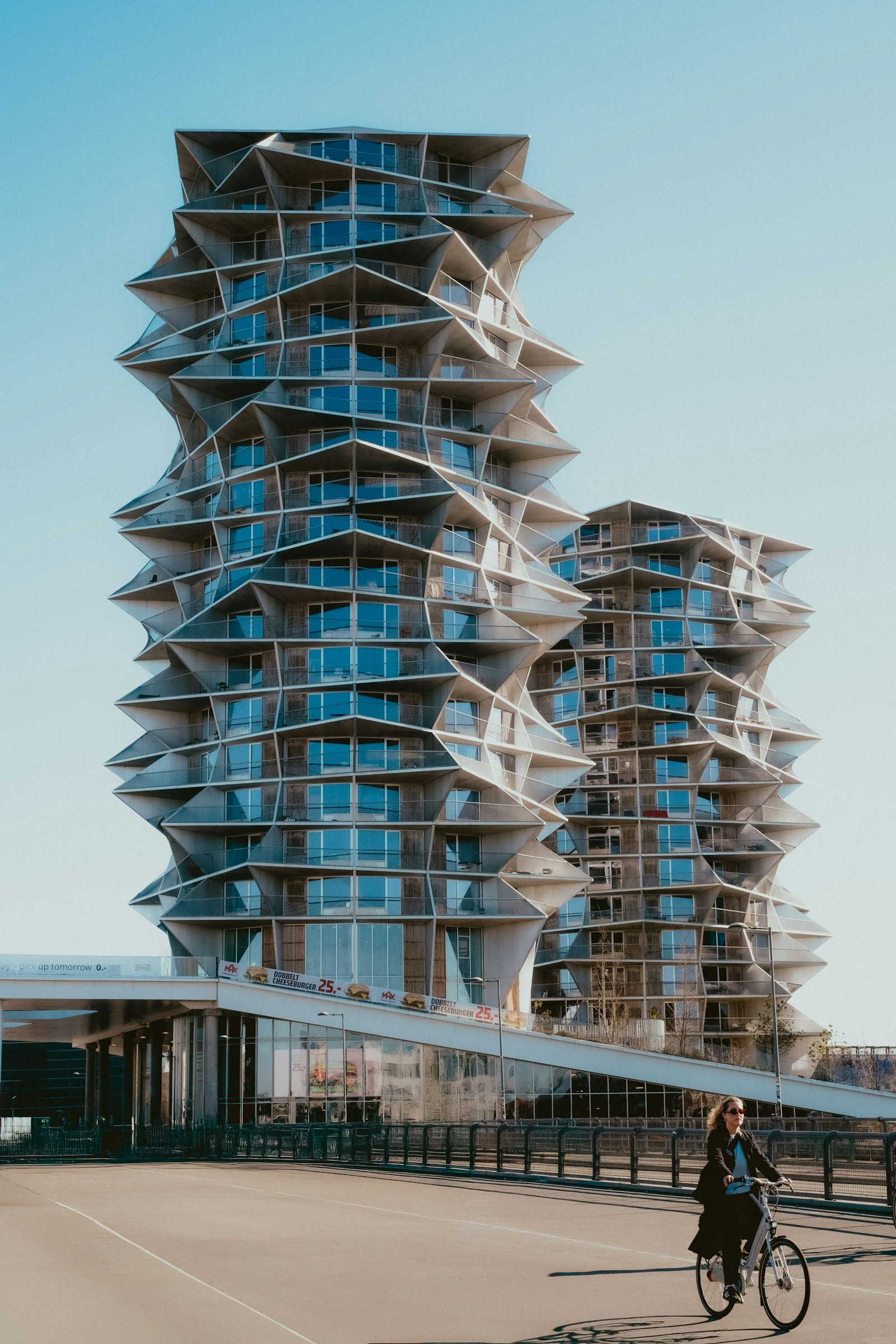 Moderne Wohngebäude in urbaner Umgebung